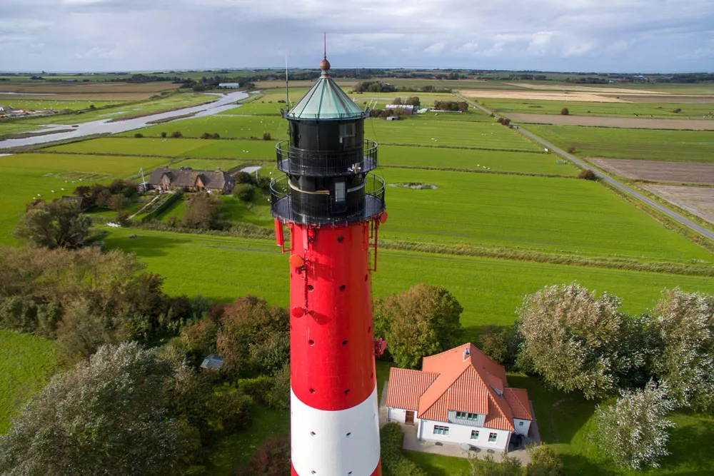 Die Fähre verbindet Pellworm mit dem Festland und ist der Startpunkt für Ausflüge in die Insel- und Halligwelt der Nordsee.