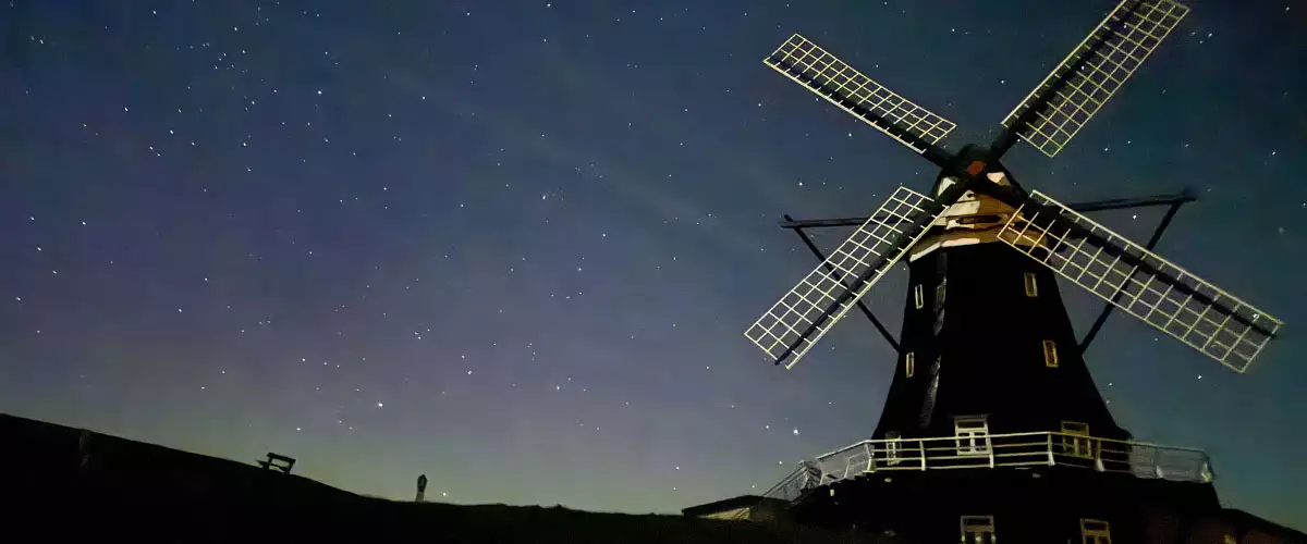 Pellworm als Sterneninsel bietet viele Punkte, um Sterne zu beobachten - hier an der Nordermühle