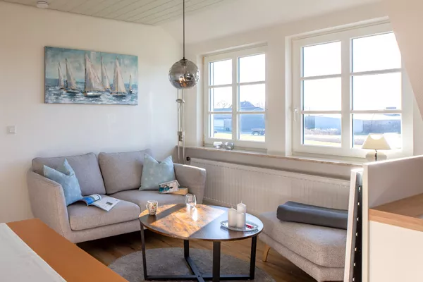 Gemütliche Couchecke in der Ferienwohnung an der Nordermühle auf Pellworm